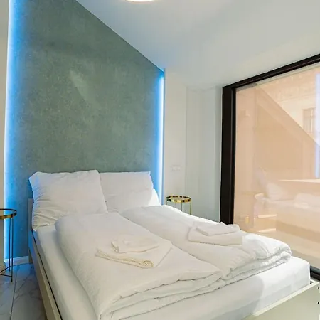 Apartment Designer Oasis 5 Star Location Hot Tub View *