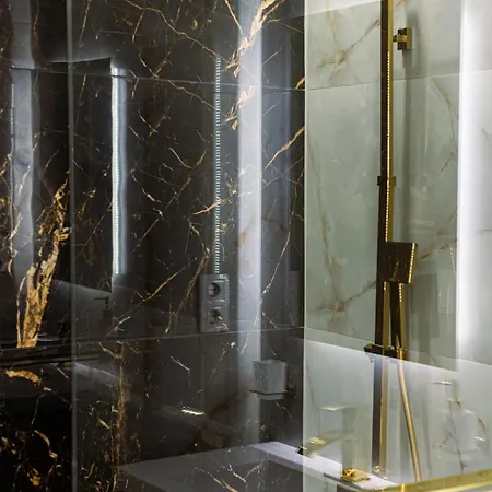 Designer Oasis 5 Star Location Hot Tub View Apartment Budapest