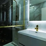 Designer Oasis 5 Star Location Hot Tub View アパート *